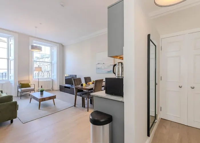 Dragon Suites - Edinburgh City Centre 2 Bed Apartment