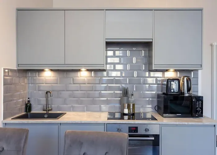 Dragon Suites - Edinburgh City Centre 2 Bed Apartment
